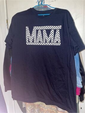 Black "MAMA" Graphic women’s large Tshirt